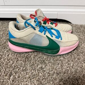 Giannis men’s 8.5 like new